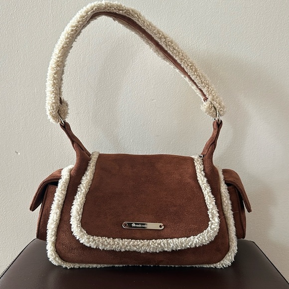W Concept Shearling Shoulder Bag - Picture 3 of 15